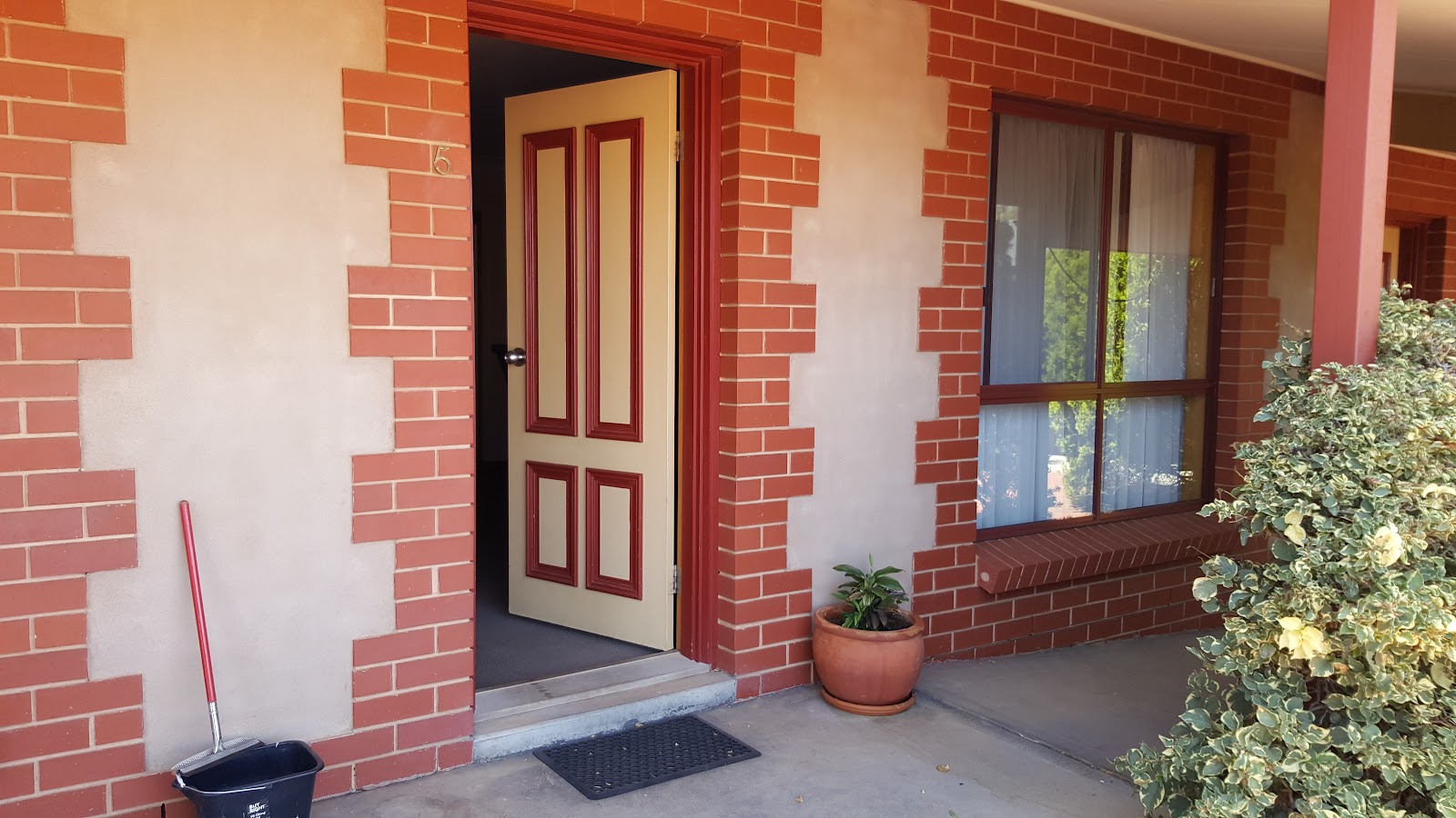 Gateway Motor Inn Hotels in Broken Hill – GayOut Guide