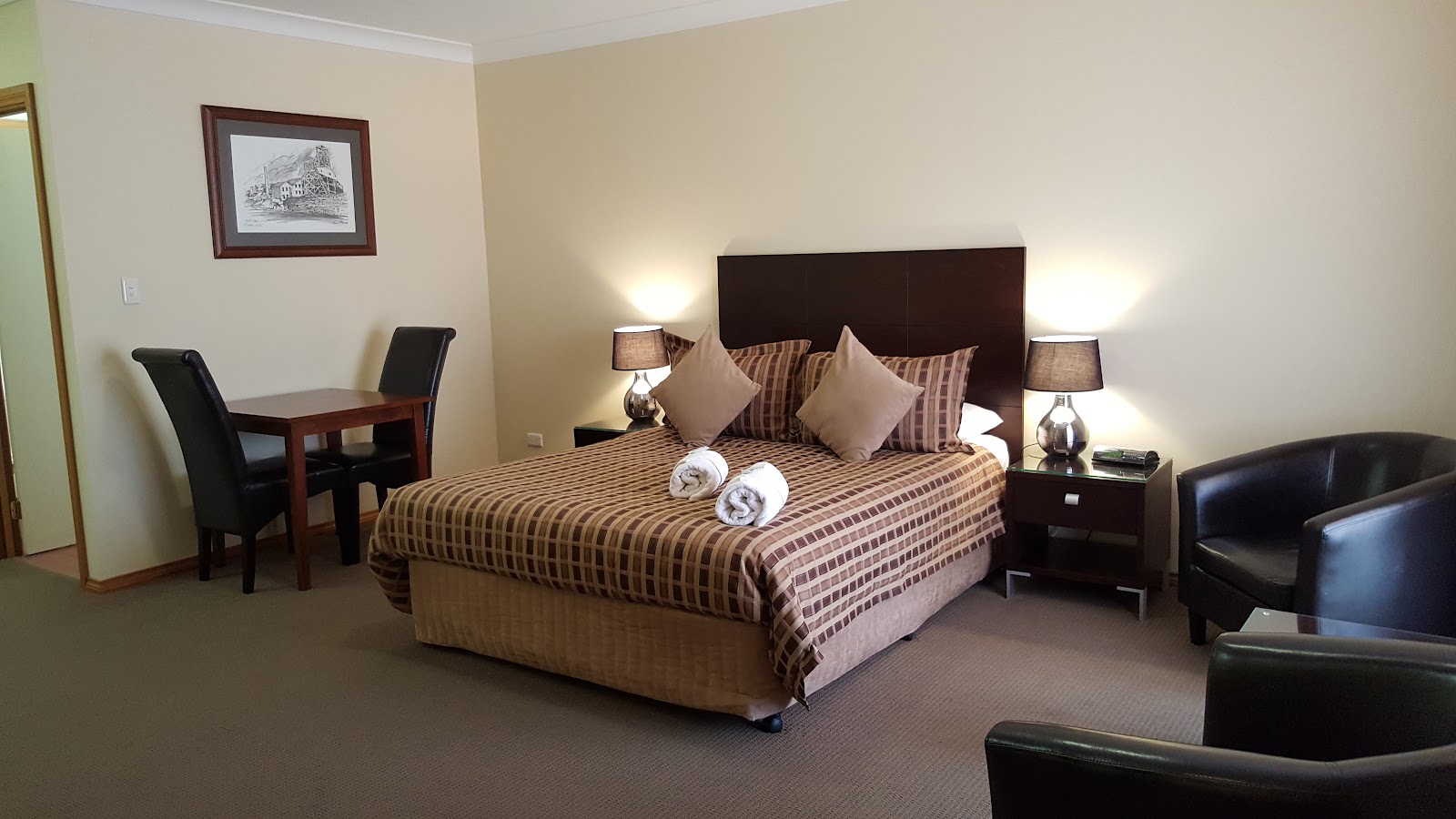 Gateway Motor Inn Hotels in Broken Hill – GayOut Guide