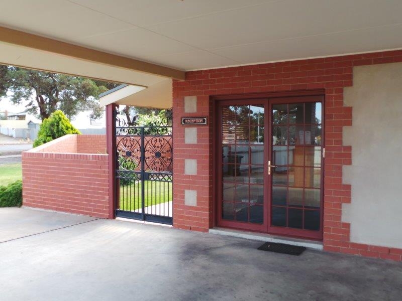Gateway Motor Inn Hotels in Broken Hill – GayOut Guide