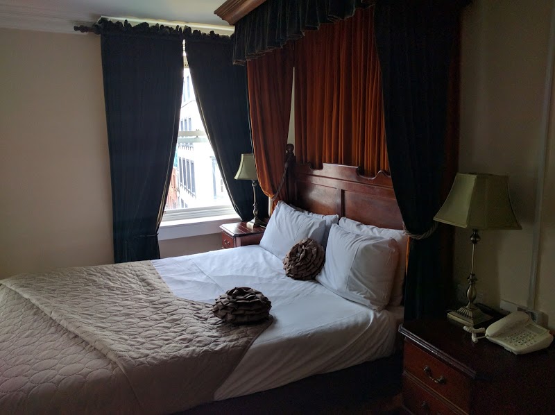 Oakwood Hotel & Apartment Hotels in Brisbane – GayOut Guide