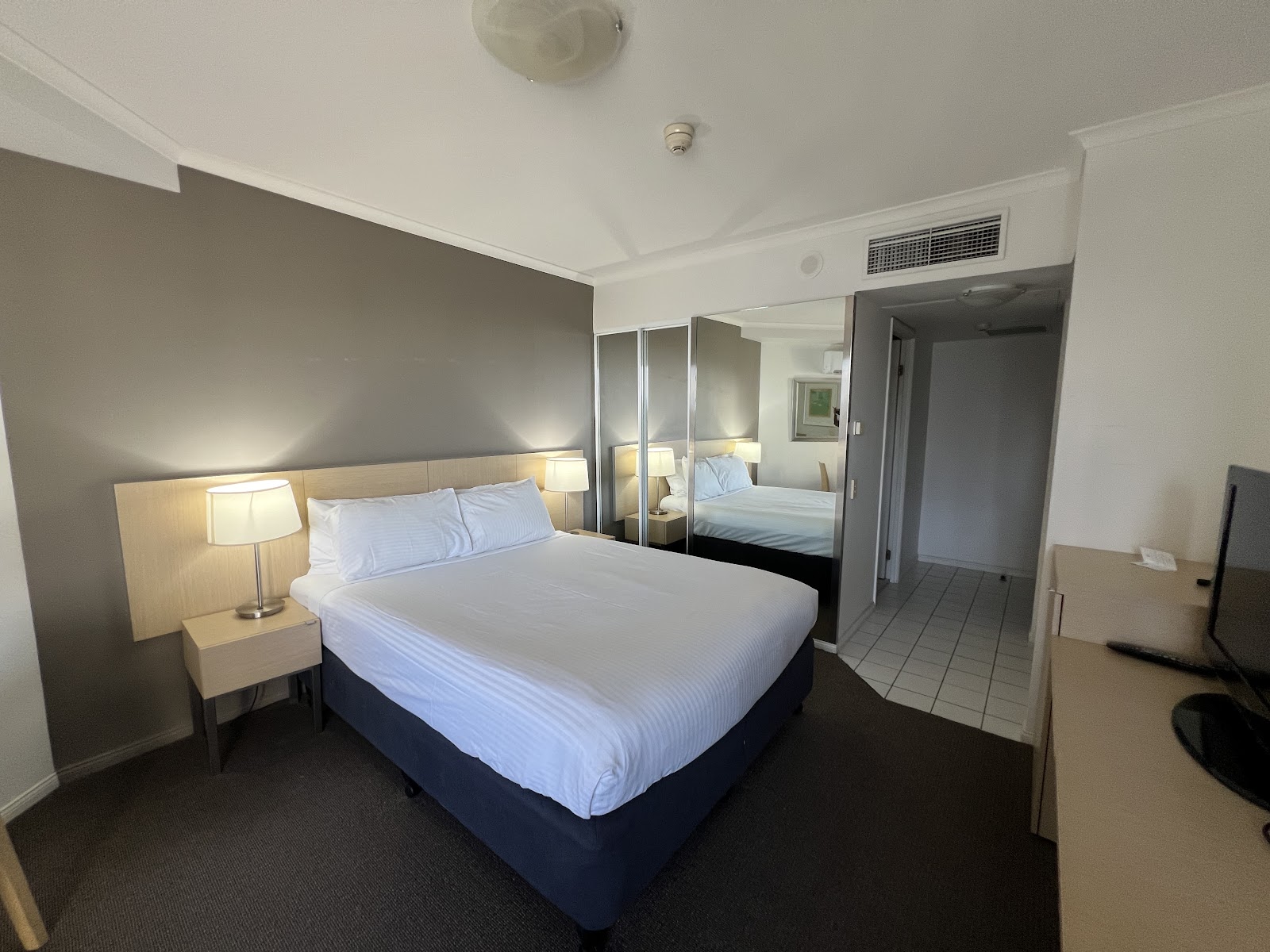 Apartamento Oakwood Hotel & Hotels in Brisbane – GayOut Guide