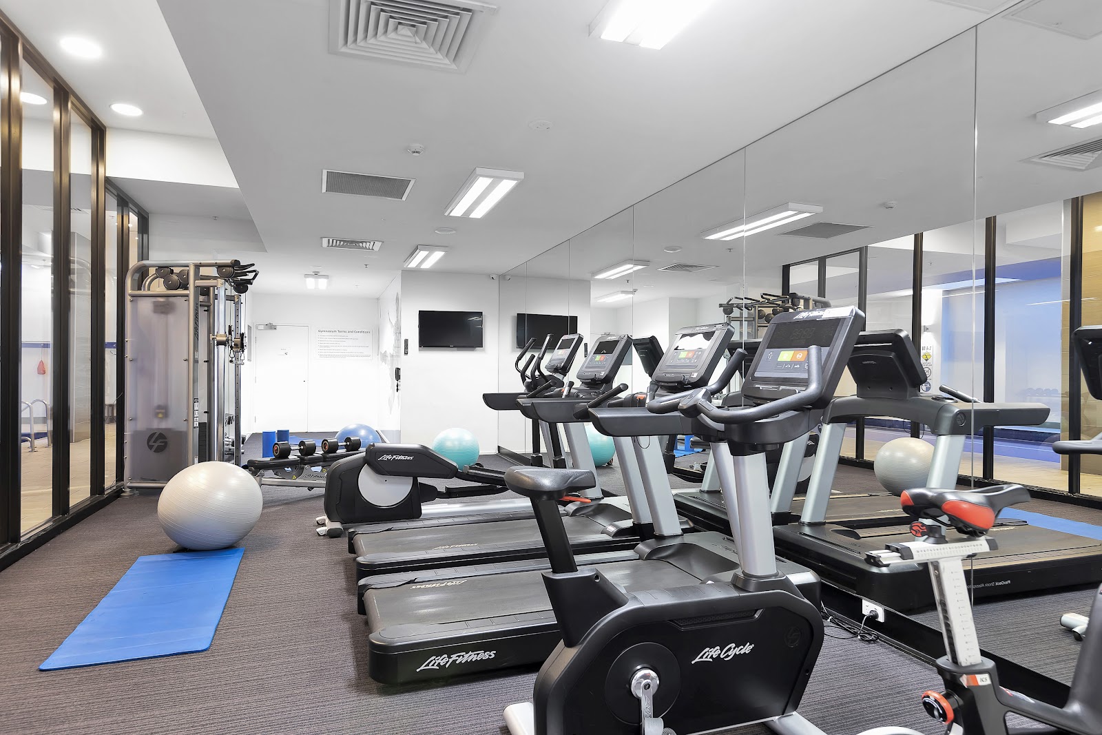Pegasus Apart'Hotel Hotels in Melbourne – GayOut Guide