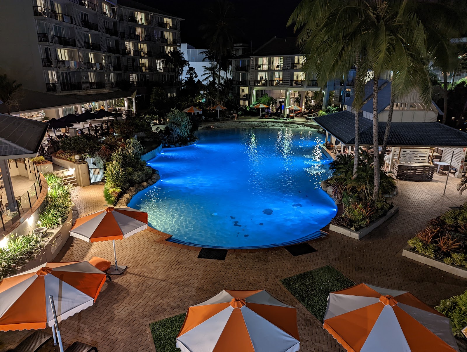 נופש Novotel Cairns Oasis Hotels in Cairns City – GayOut Guide
