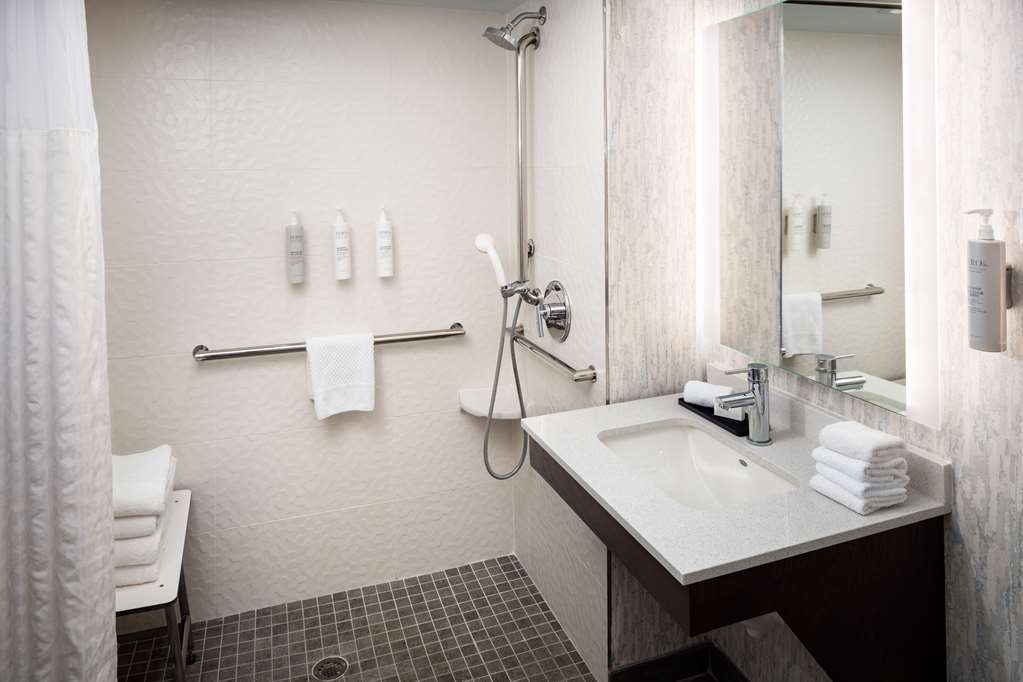 فندق Embassy Suites Hotels in Sanford – GayOut Guide