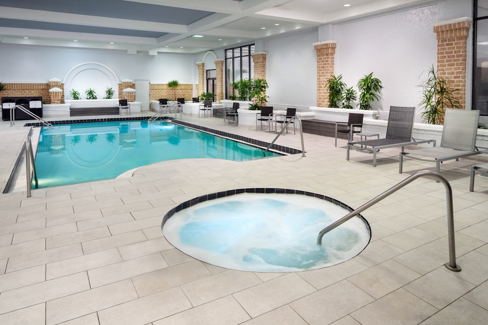 فندق Embassy Suites Hotels in Sanford – GayOut Guide