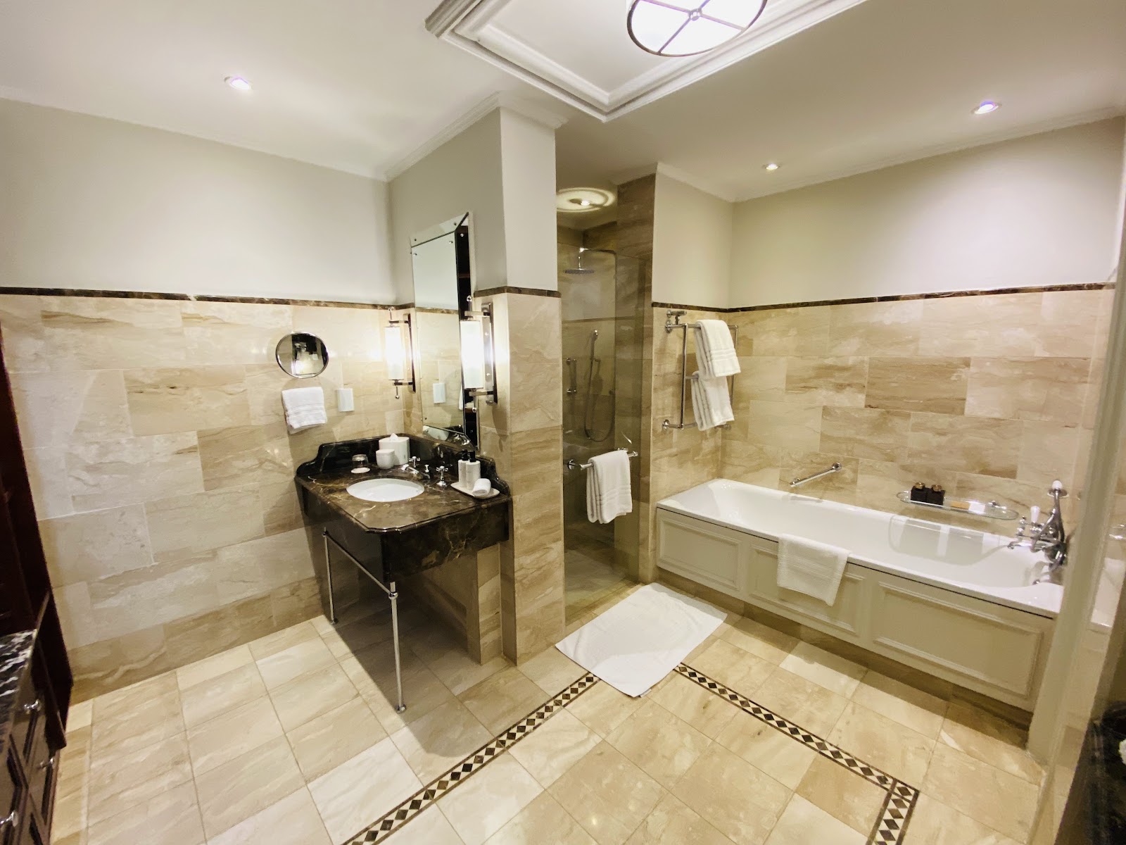 Four Seasons Hotels in Johannesburg – GayOut Guide