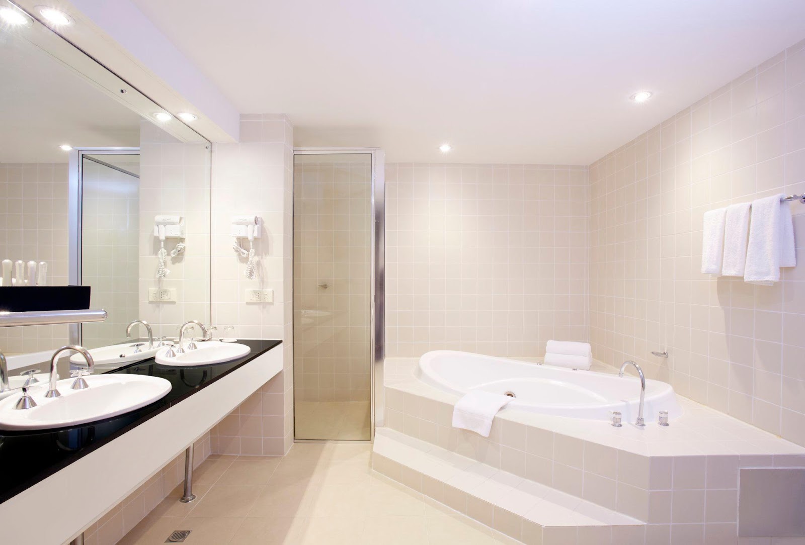 Crowne Plaza Canberra Hotels in Canberra – GayOut Guide