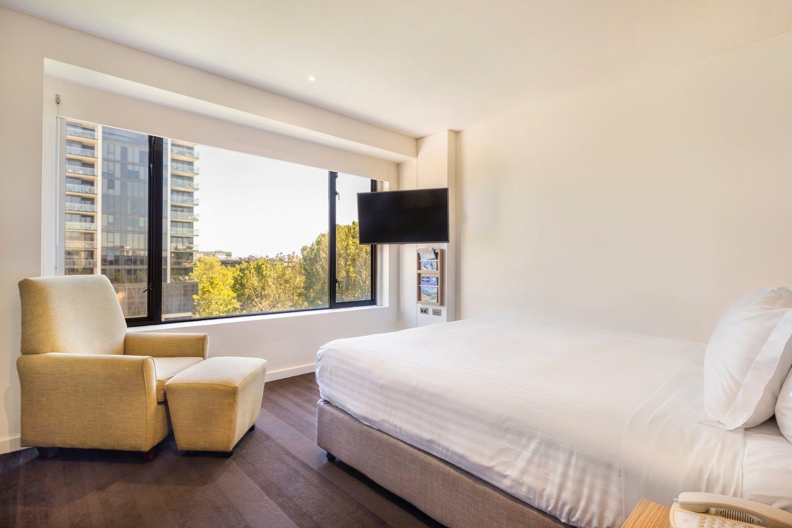 Crowne Plaza Canberra Hotels in Canberra – GayOut Guide