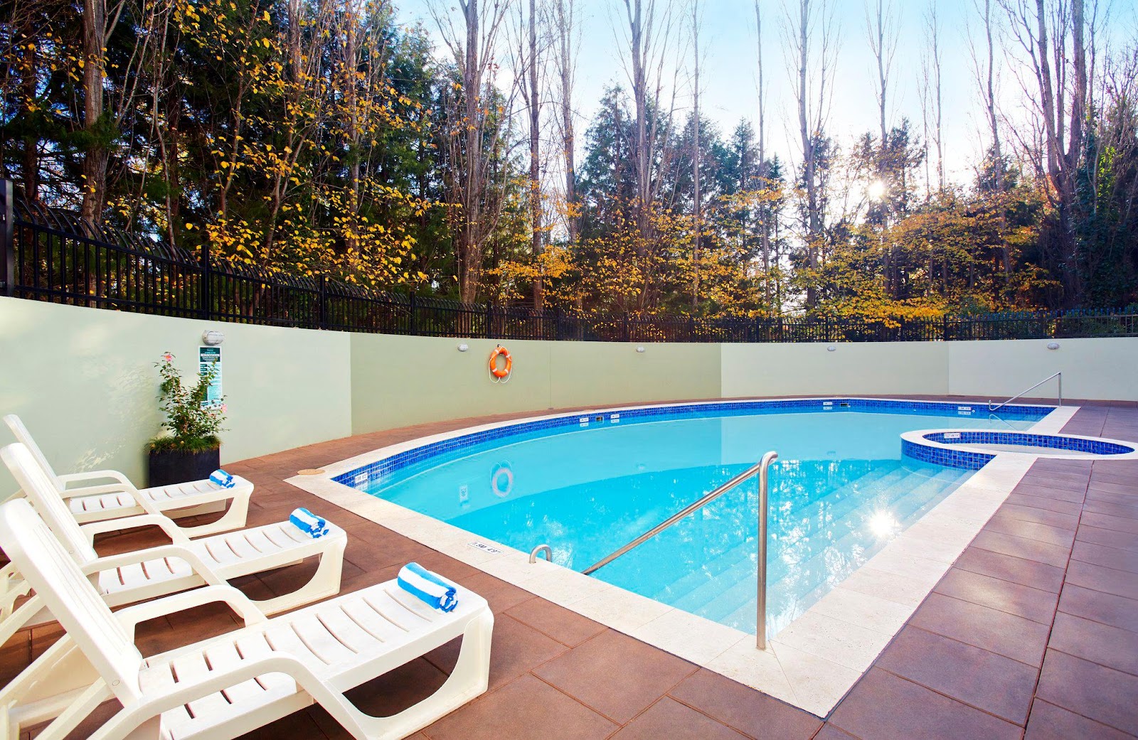 Crowne Plaza Canberra Hotels in Canberra – GayOut Guide