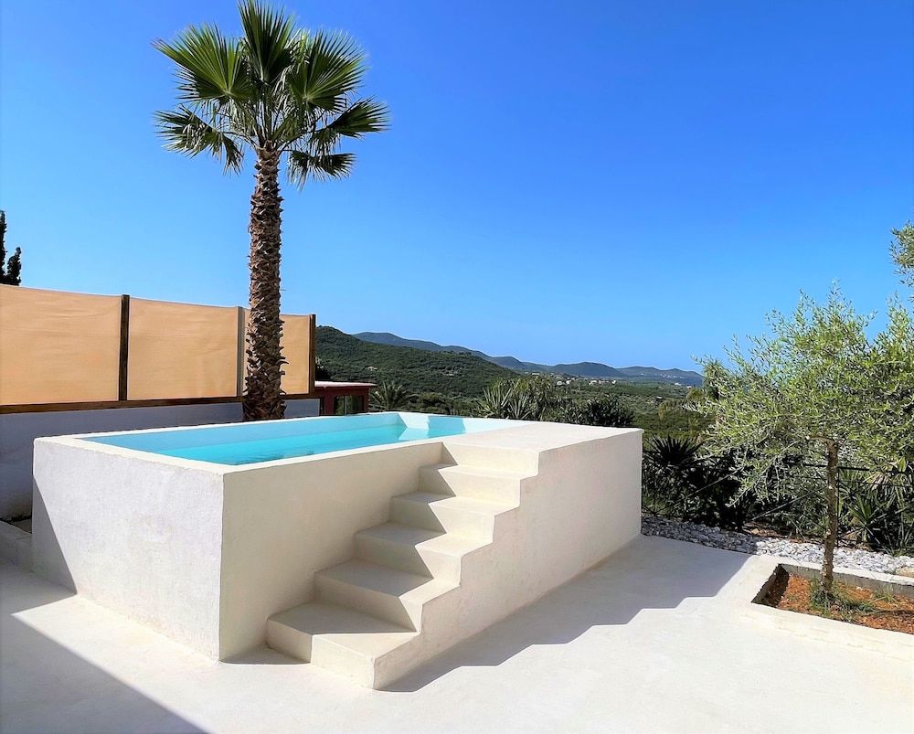 Rustic Hill Private Pool Rooms Hotels in Mikri Mantineia – GayOut Guide