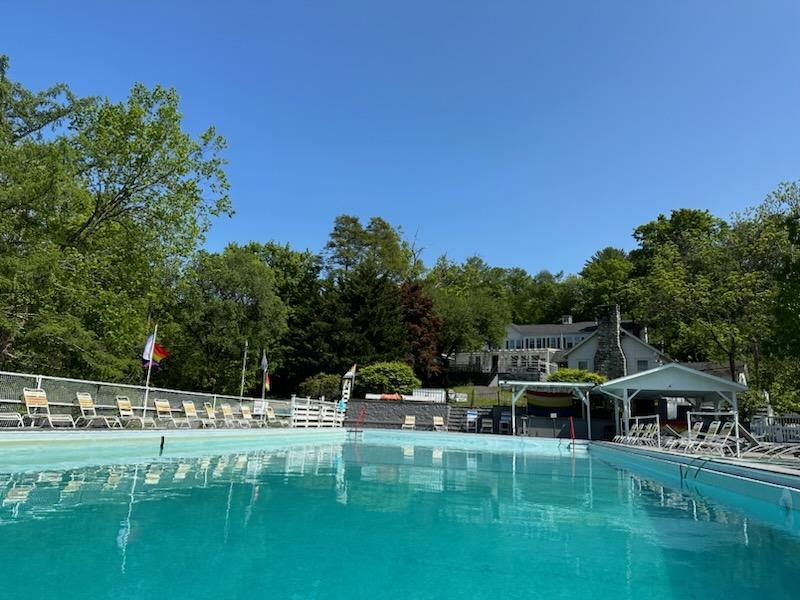 Rainbow Mountain Resort Hotels in East Stroudsburg – GayOut Guide