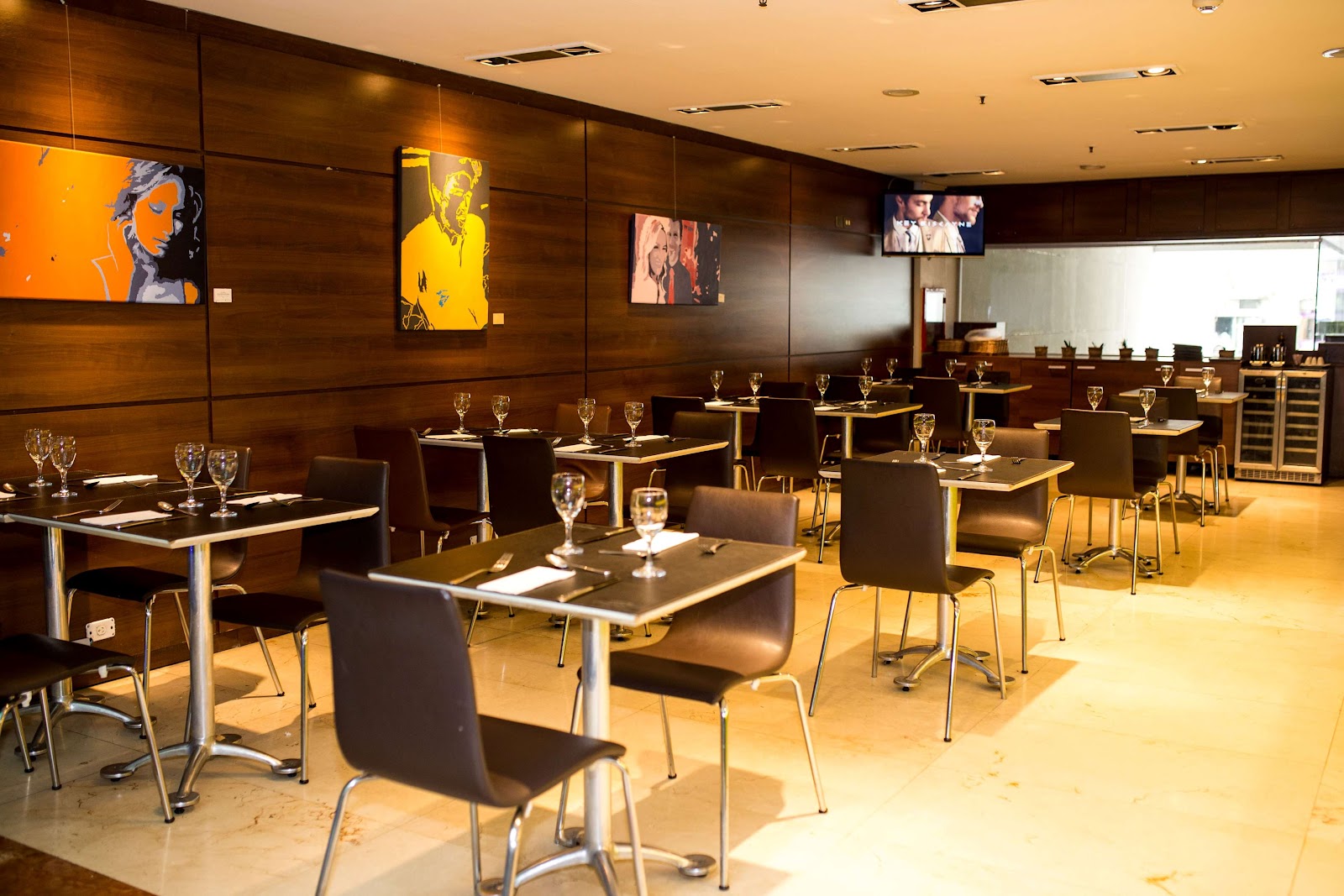 Suítes HOWARD JOHNSON LA CANADA HOTEL & Hotels in Córdoba – GayOut Guide