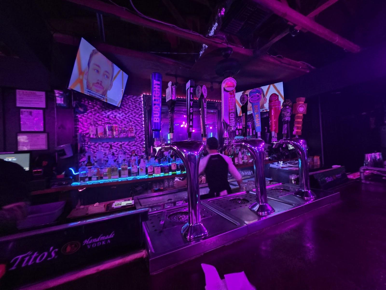 Bacchus Waikiki Bars & Clubs in Honolulu – GayOut Guide