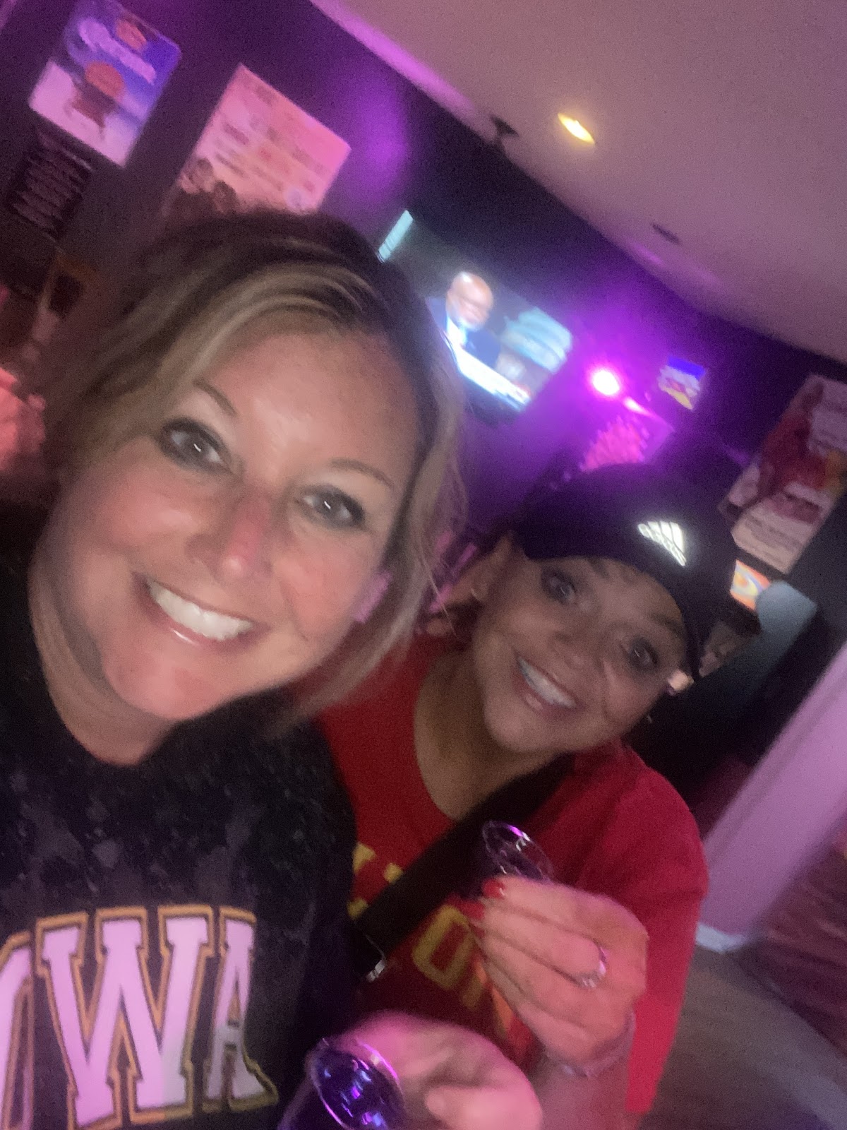 Big Wigs Bar Bars & Clubs in Ames – GayOut Guide