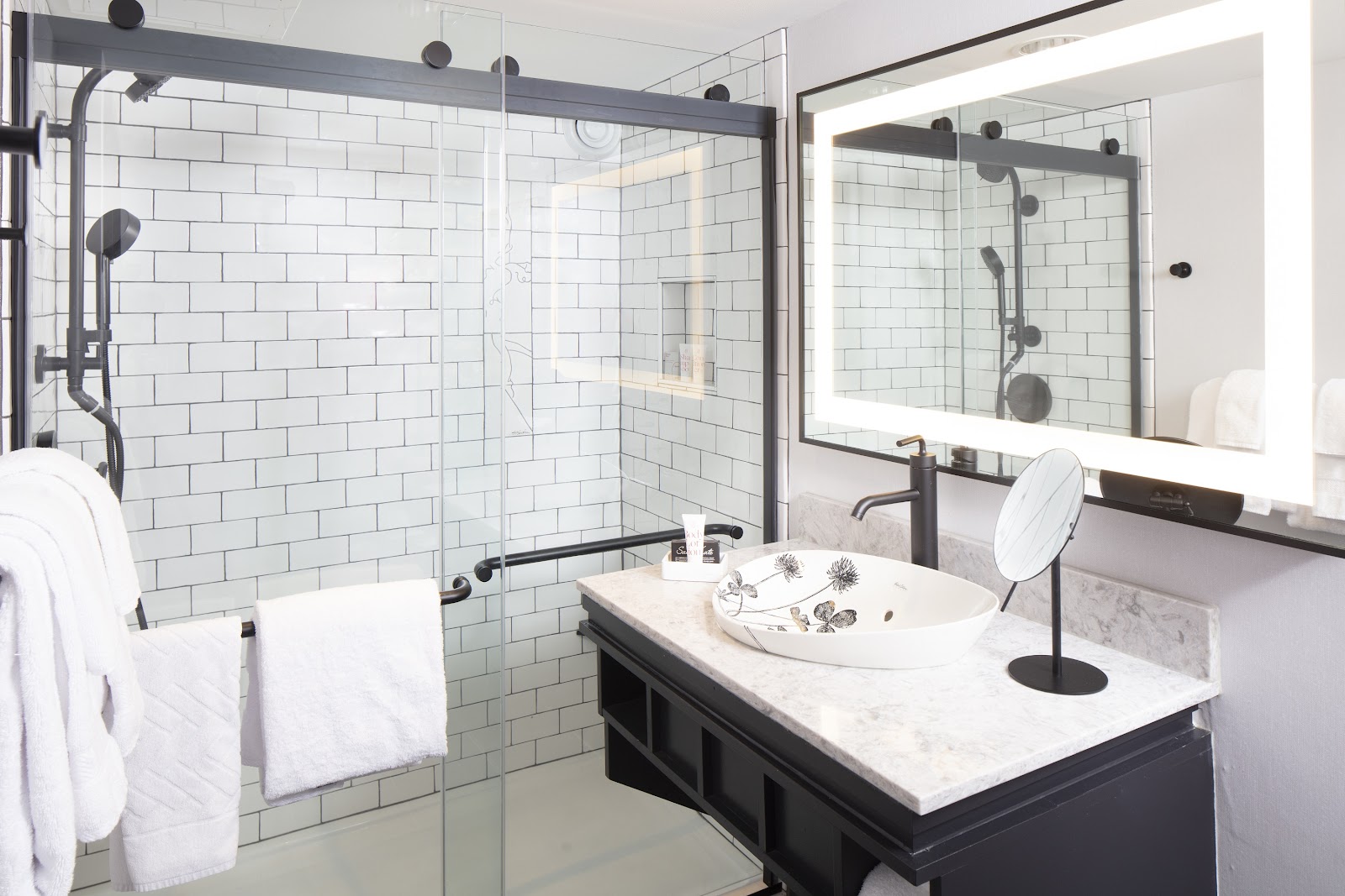 Saint Kate - The Arts Hotel Hotels in Milwaukee – GayOut Guide