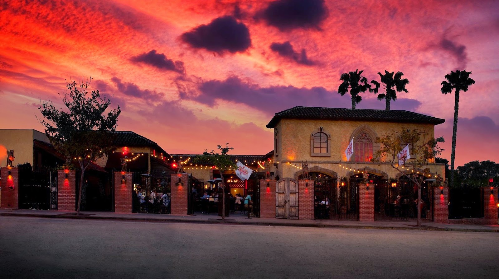 The Abbey Bars & Clubs in Los Angeles – GayOut Guide