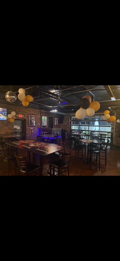 Woodward Bar & Grill Restaurants in Detroit – GayOut Guide