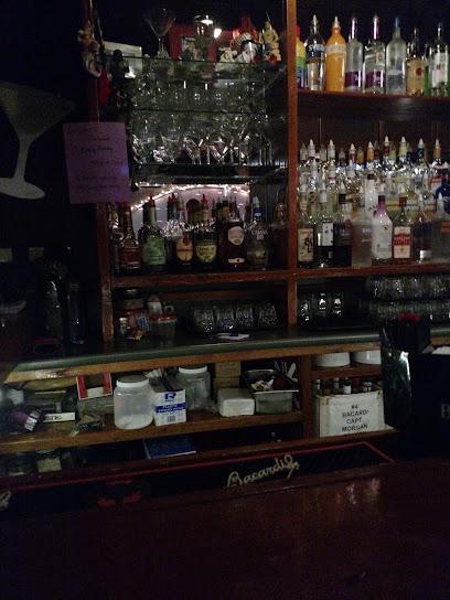 Arch & Column Pub Bars & Clubs in Green Bay – GayOut Guide
