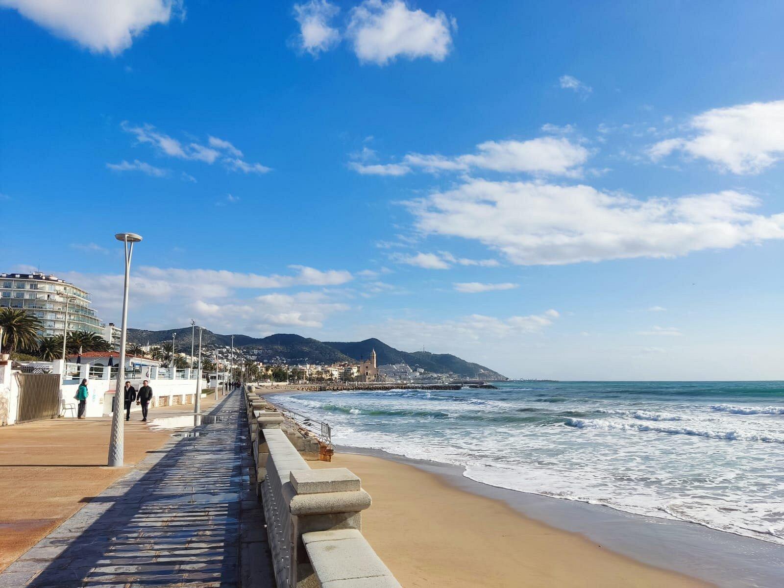 Passeig Maritim Cruising Areas in Sitges – GayOut Guide