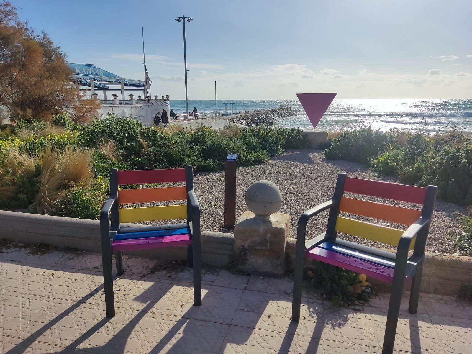 Passeig Maritim Cruising Areas in Sitges – GayOut Guide