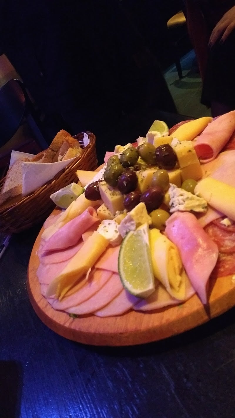 CONTRAMANO CLUB Bars & Clubs in Buenos Aires – GayOut Guide