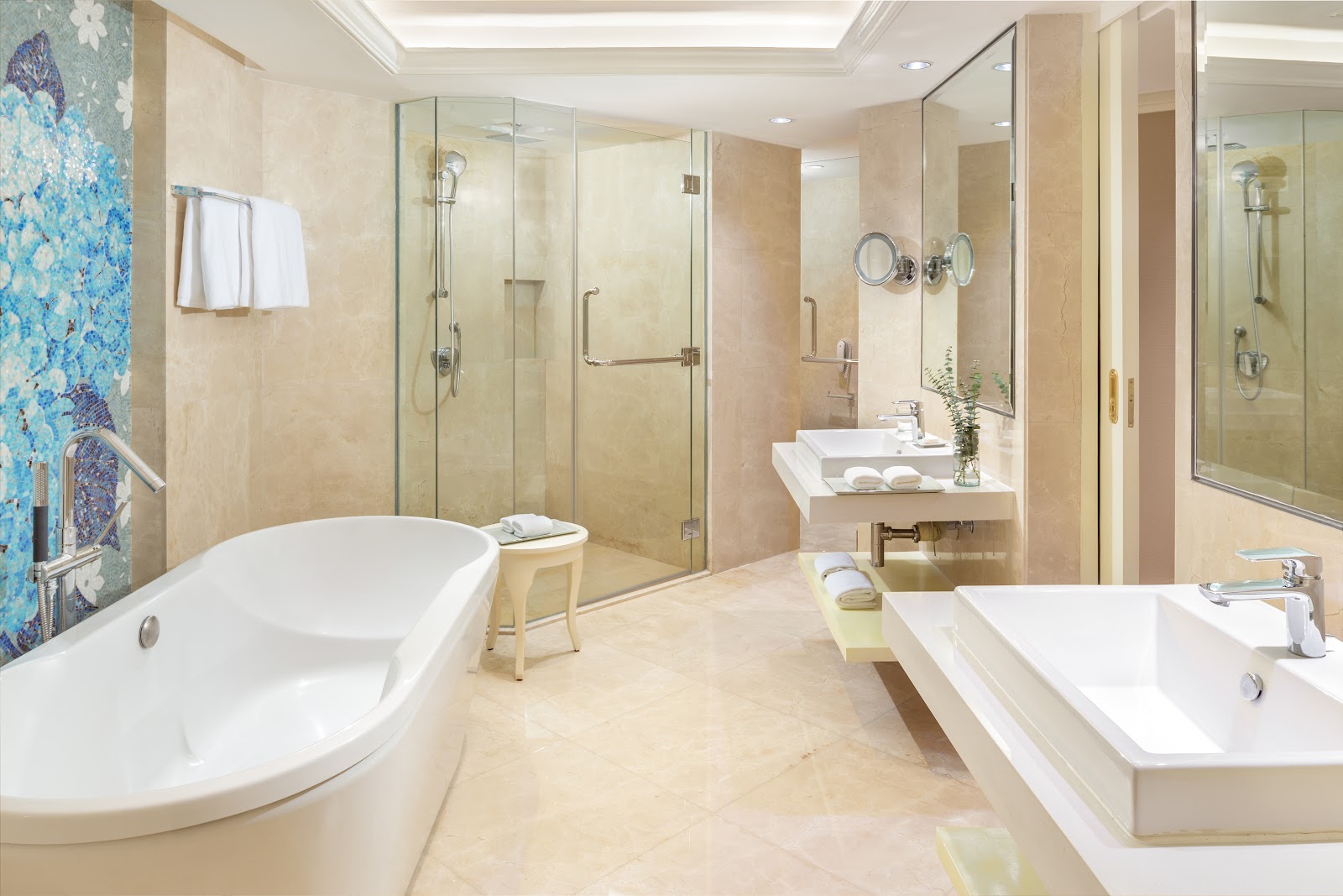 Dusit Thani Manila Hotels in Manila – GayOut Guide