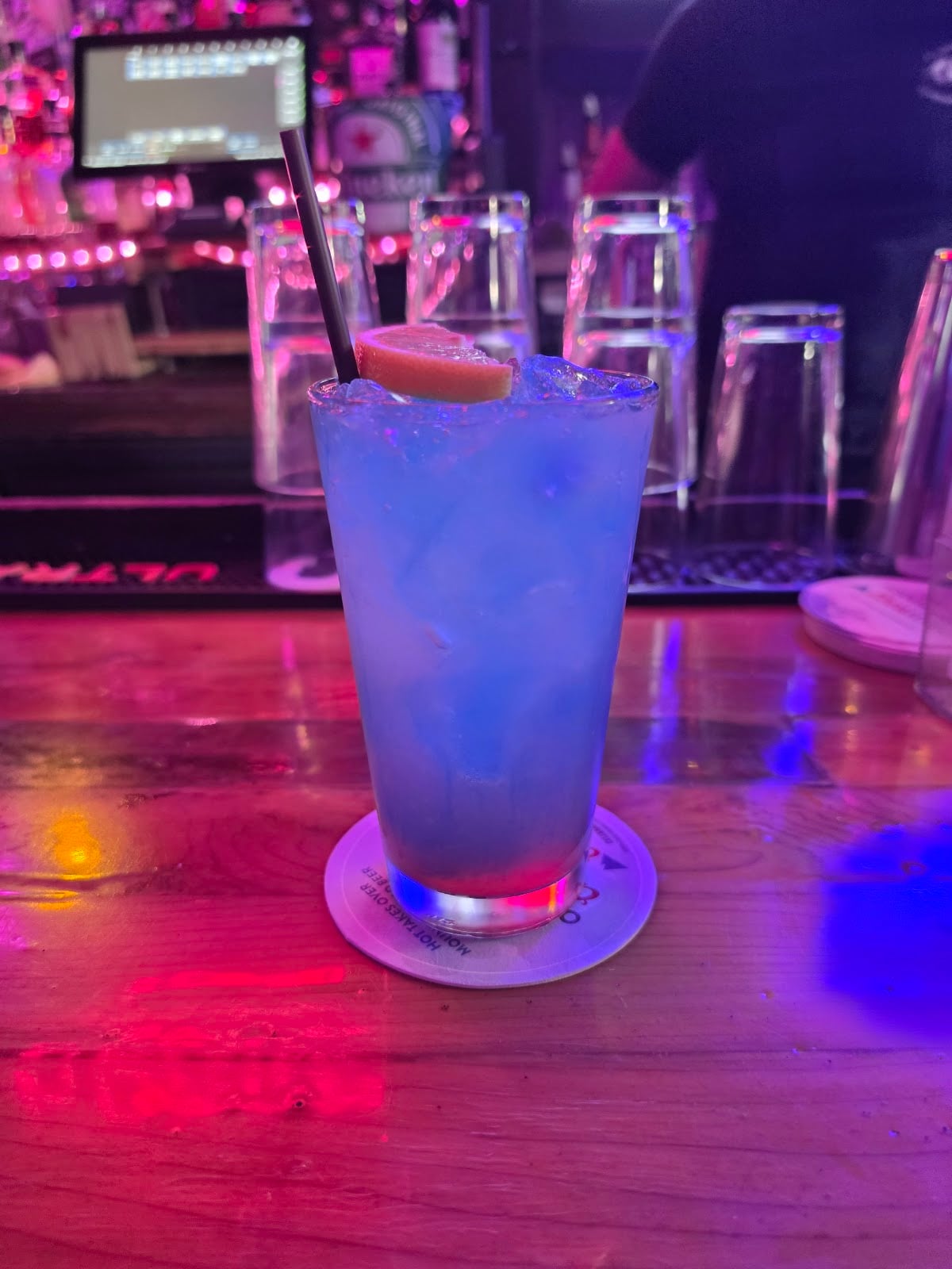 In Between Bars & Clubs in Honolulu – GayOut Guide