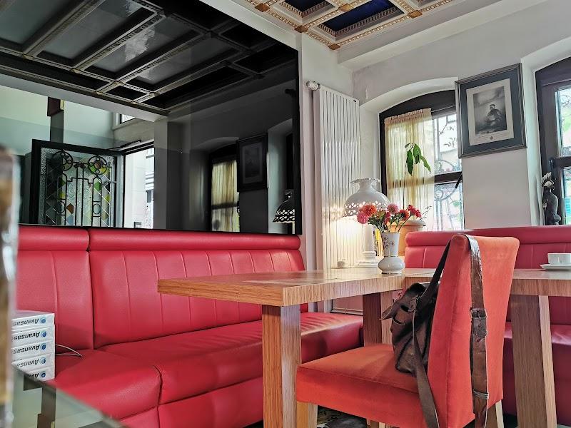 Crosstown Pub and Grill Naperville Bars & Clubs in Naperville – GayOut Guide