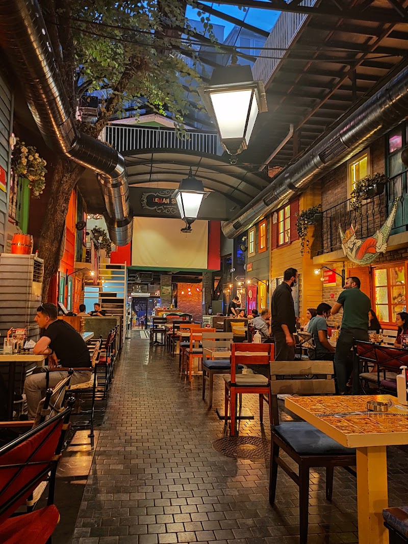 A League of Her Own Bars & Clubs in Washington DC – GayOut Guide