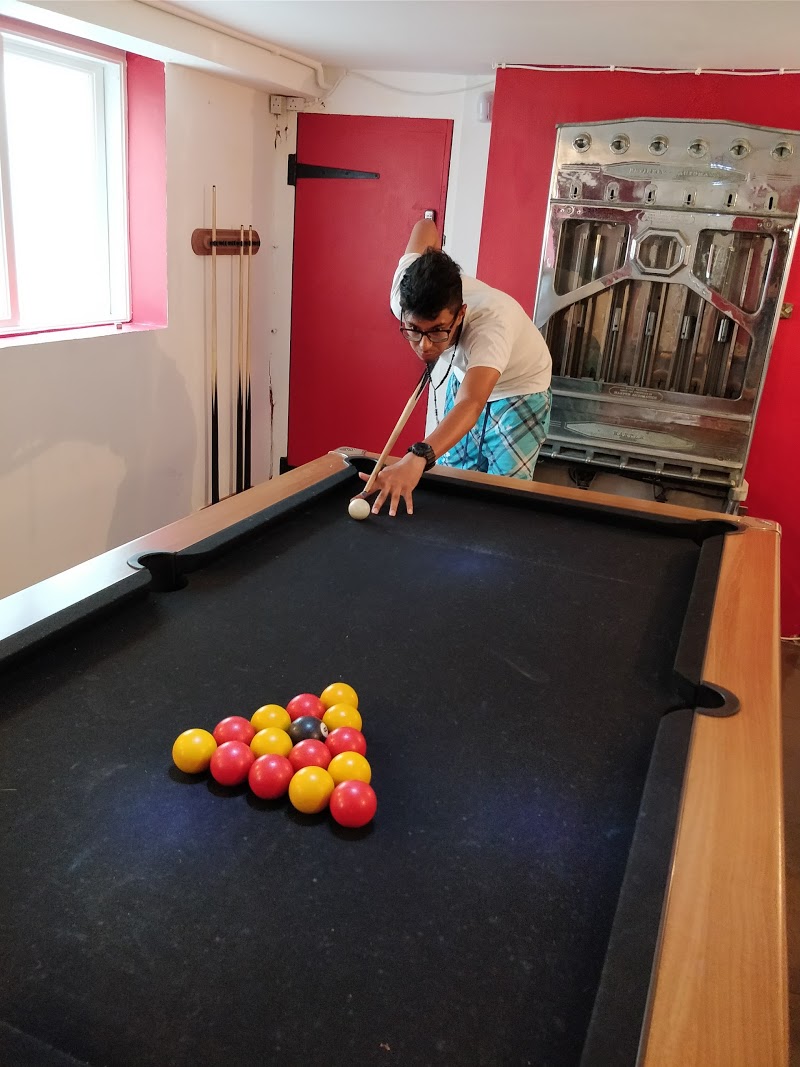 Workshow Bars & Clubs in Paris – GayOut Guide