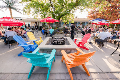The Lookout Bar and Grill Bars & Clubs in Seattle – GayOut Guide
