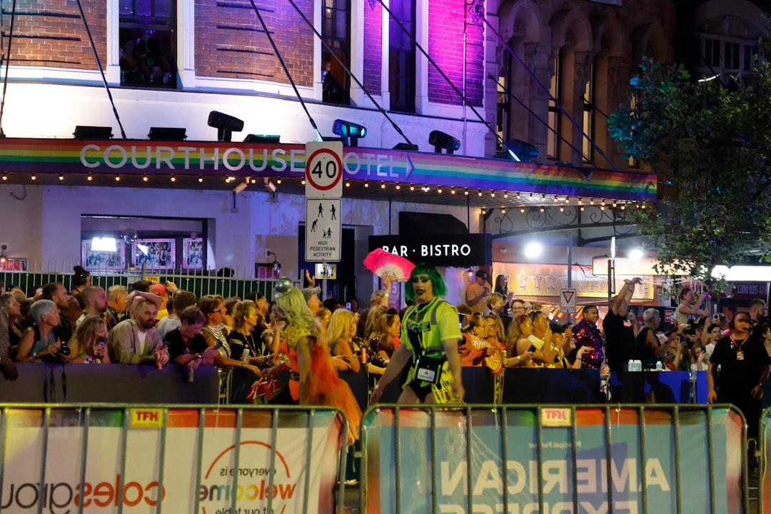 Sahne Bars & Clubs – GayOut Guide