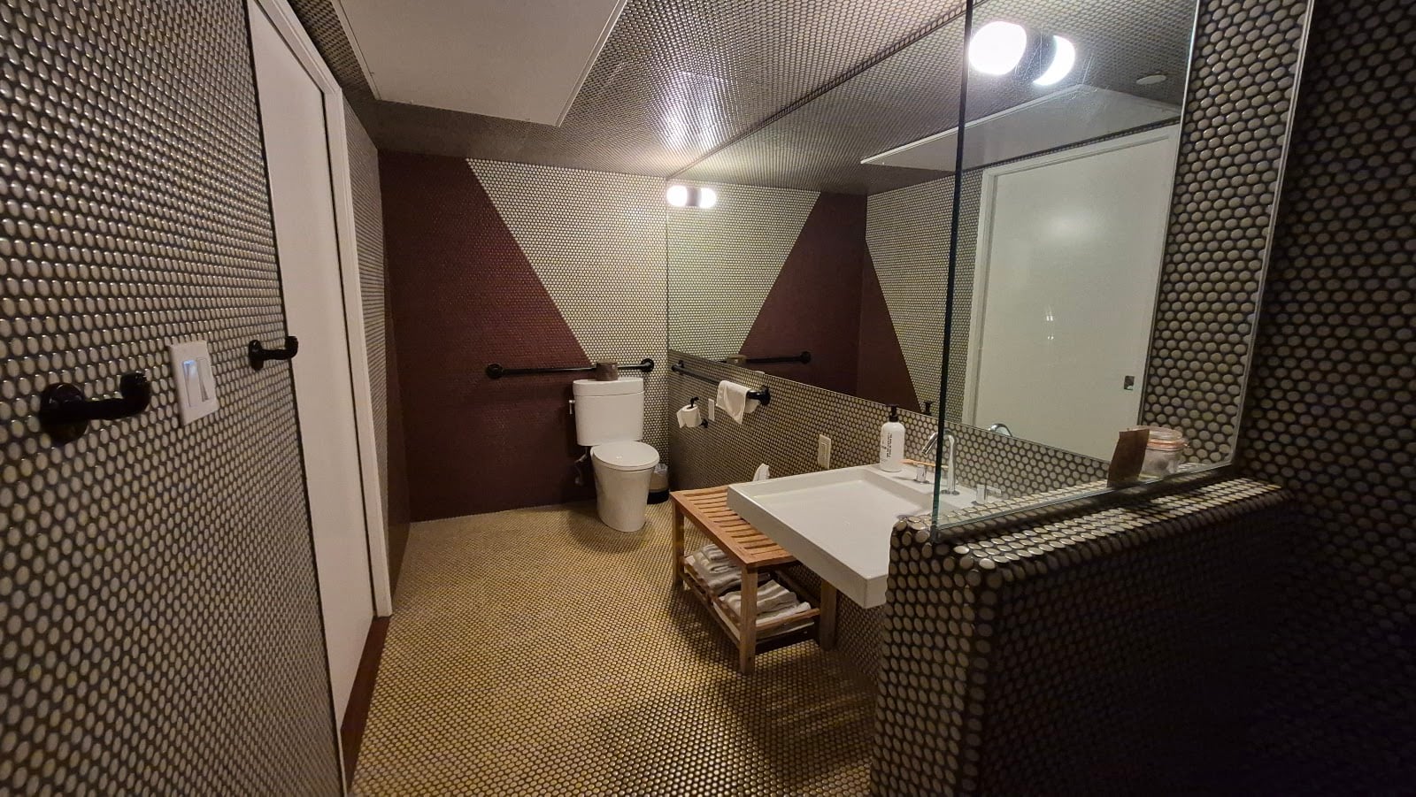 Ace Hotel & Swim Club Palm Springs Hotels in Palm Springs – GayOut Guide