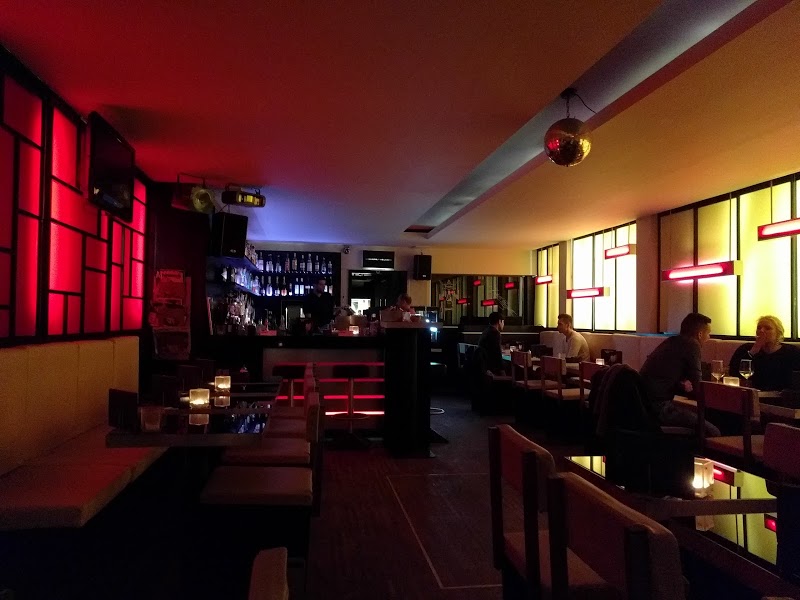 The Raven Bars & Clubs – GayOut Guide