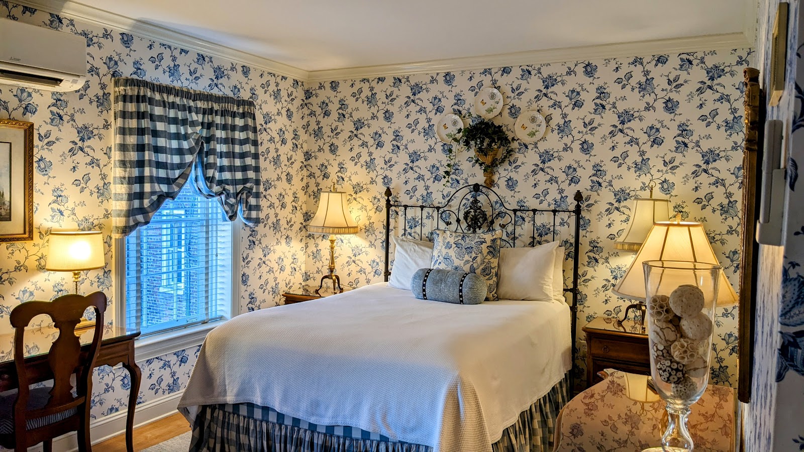 Lambertville House Hotels in New Hope – GayOut Guide
