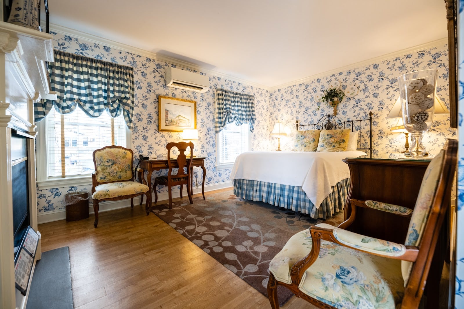 Lambertville House Hotels in New Hope – GayOut Guide