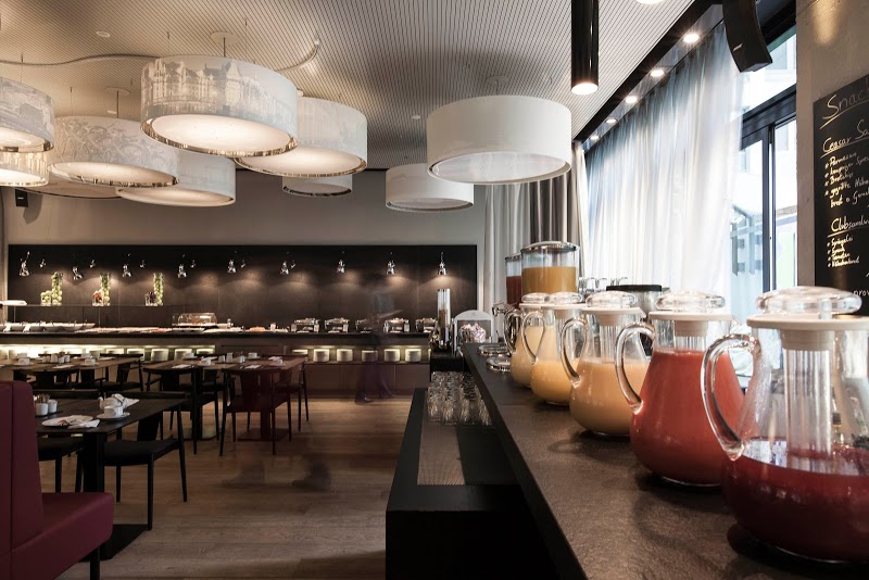Hotel Bourbon Hotels in Montreal – GayOut Guide