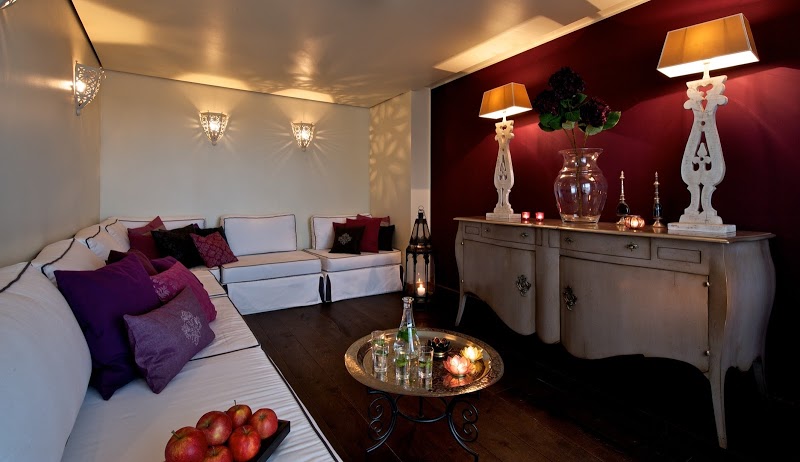 Hôtel Le Crystal Hotels in Montreal – GayOut Guide