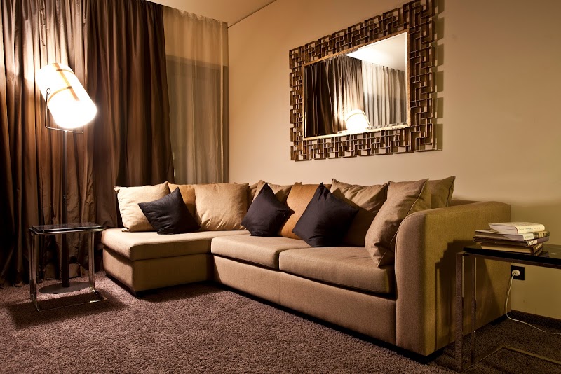 Hôtel Le Crystal Hotels in Montreal – GayOut Guide