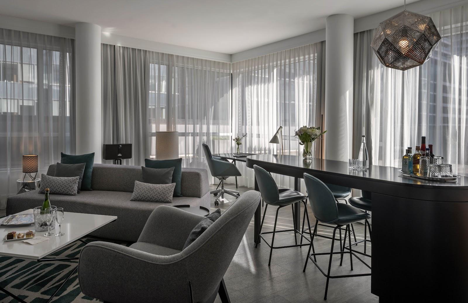 Hôtel Le Crystal Hotels in Montreal – GayOut Guide
