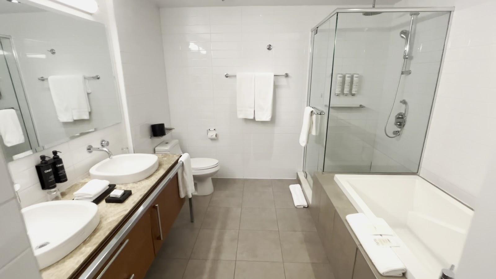 Hôtel Le Crystal Hotels in Montreal – GayOut Guide