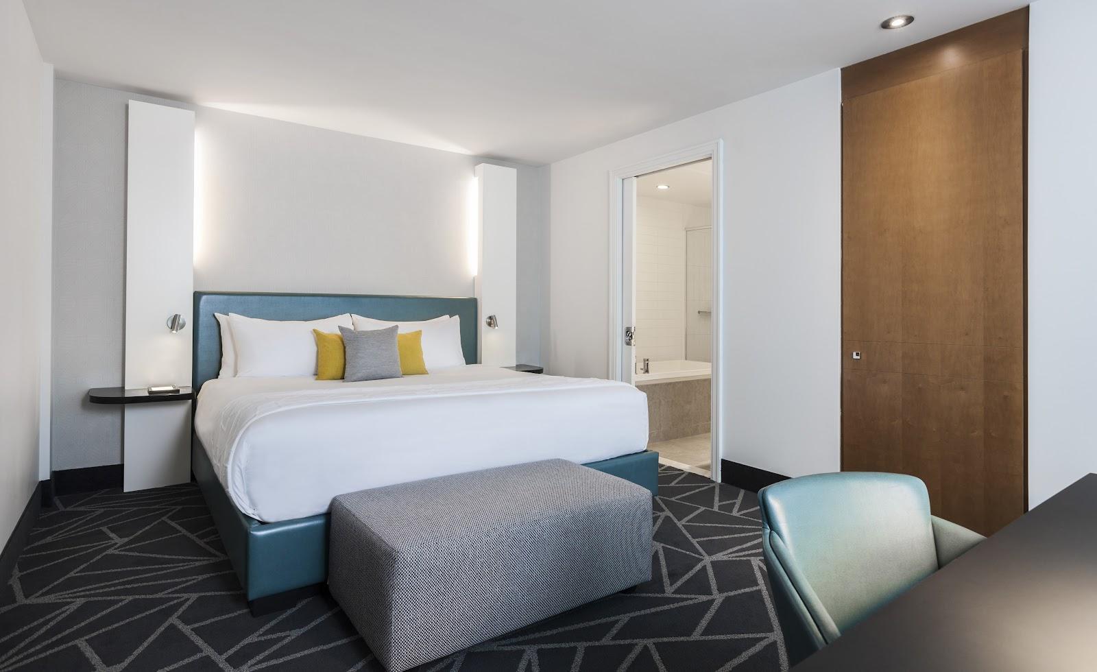 Hôtel Le Crystal Hotels in Montreal – GayOut Guide