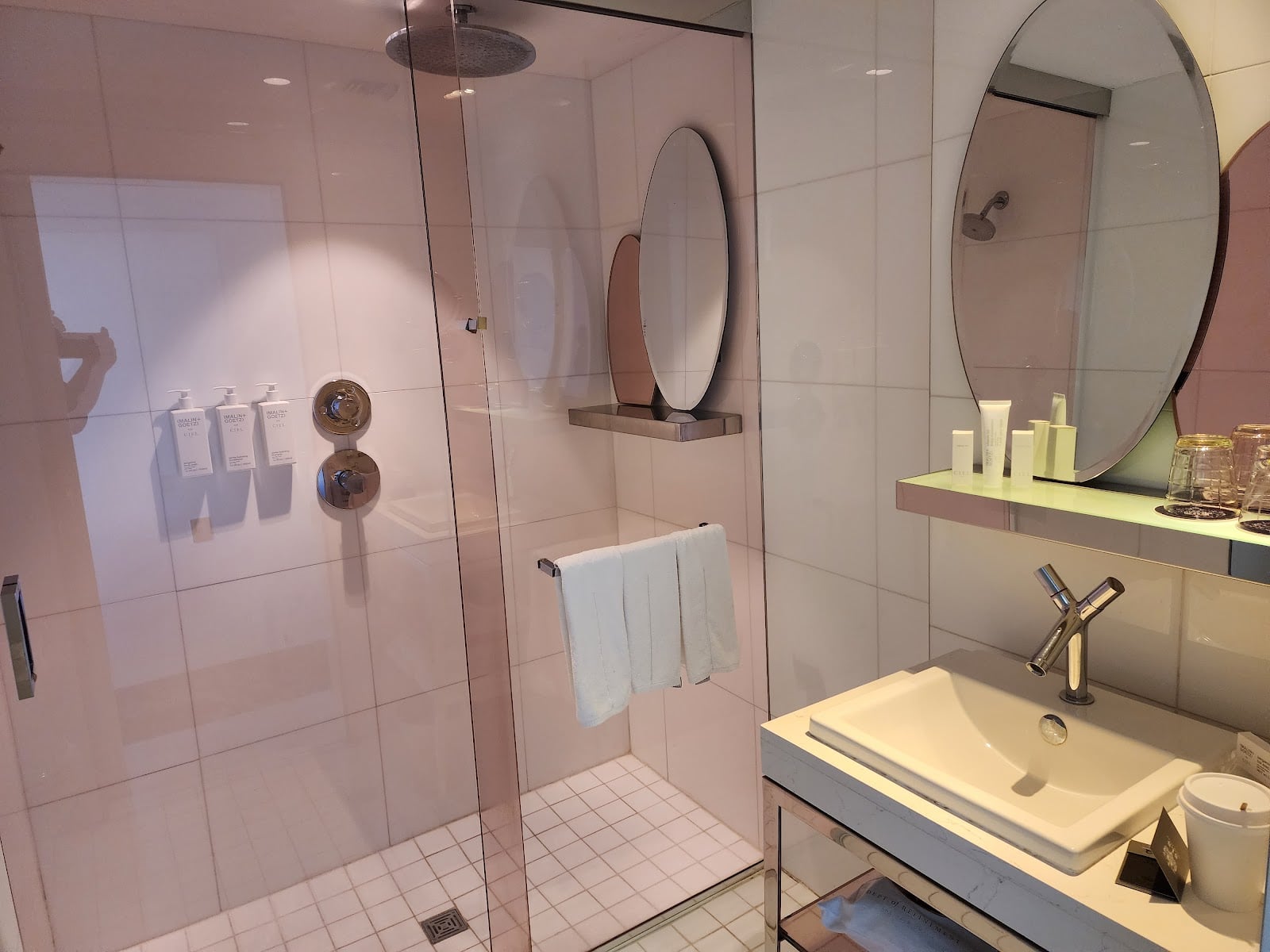 SLS South Strand Hotels in Miami – GayOut Guide