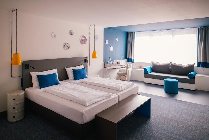 Executive Suite Bars & Clubs in Long Beach – GayOut Guide