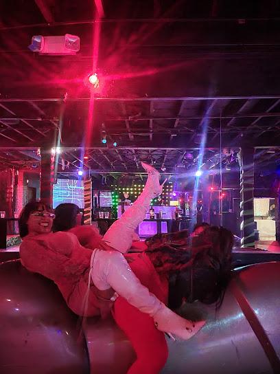 Menjo's Complex Bars & Clubs in Detroit – GayOut Guide
