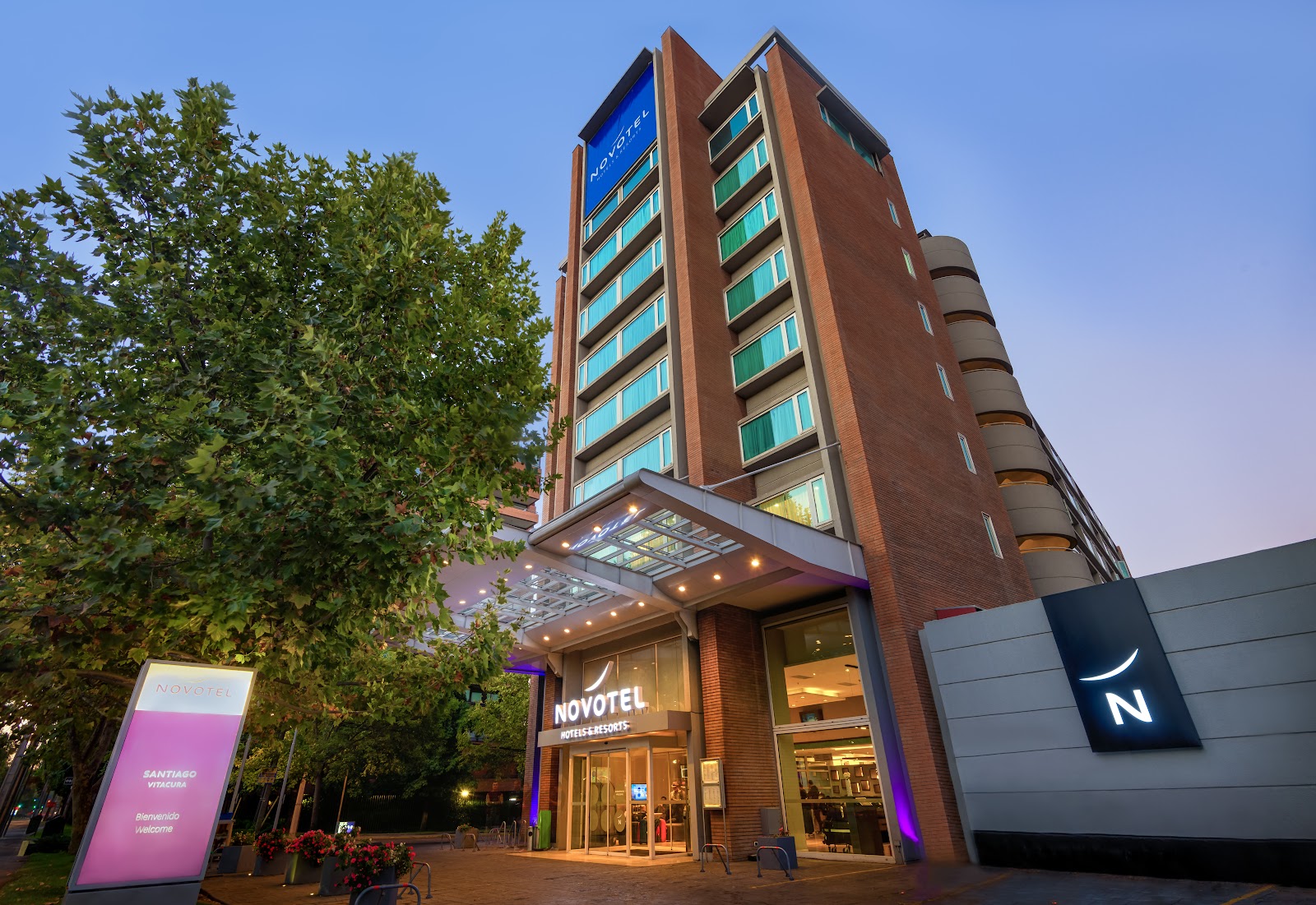 Movo Hotel Hotels in Santiago – GayOut Guide