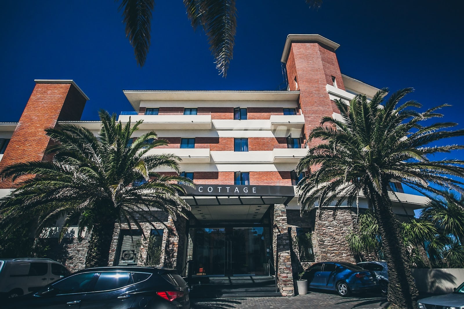 Hotel Cottage Hotels in Montevideo – GayOut Guide