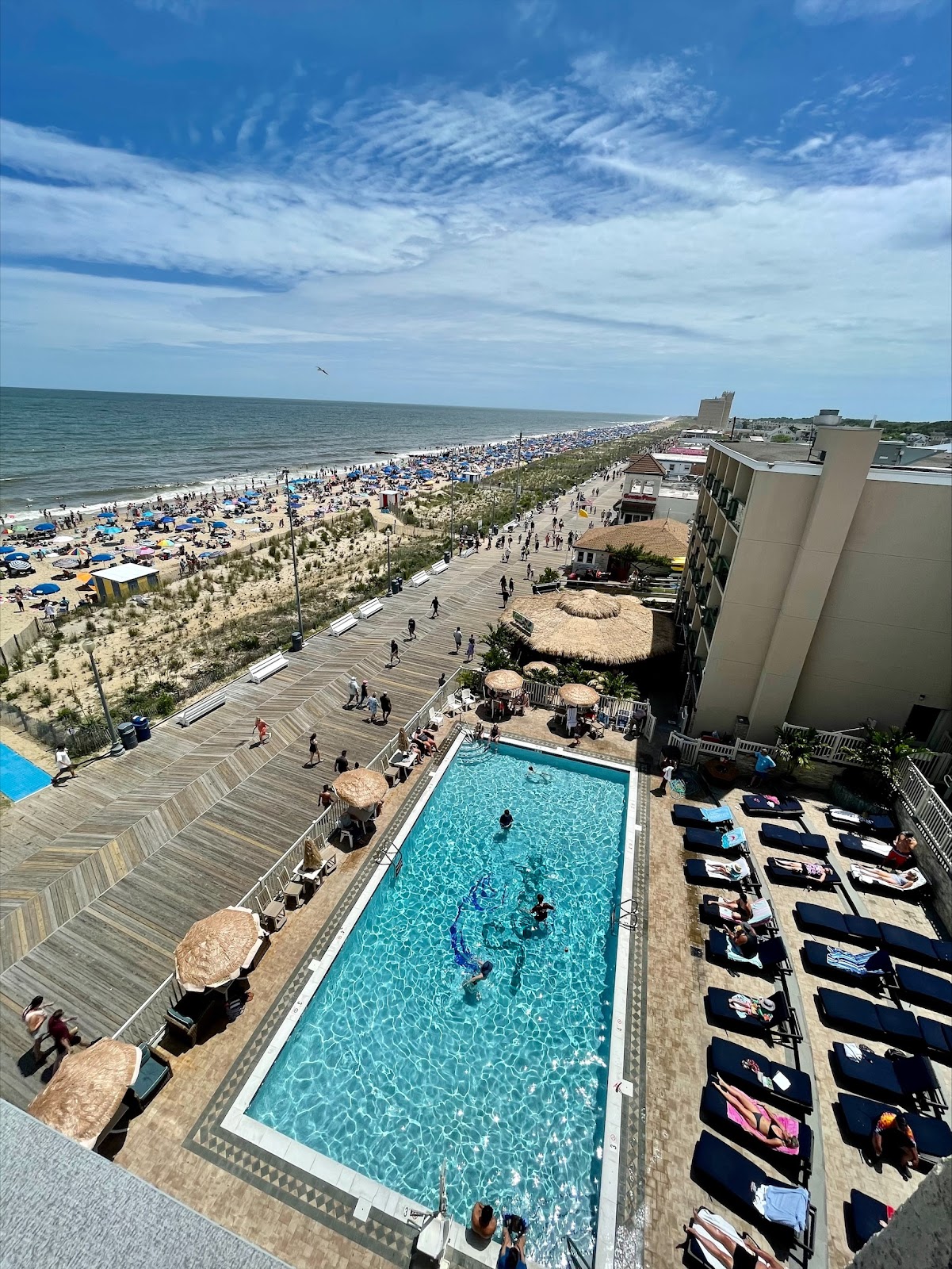 حانة The Sands Hotel & Hotels in Rehoboth Beach – GayOut Guide