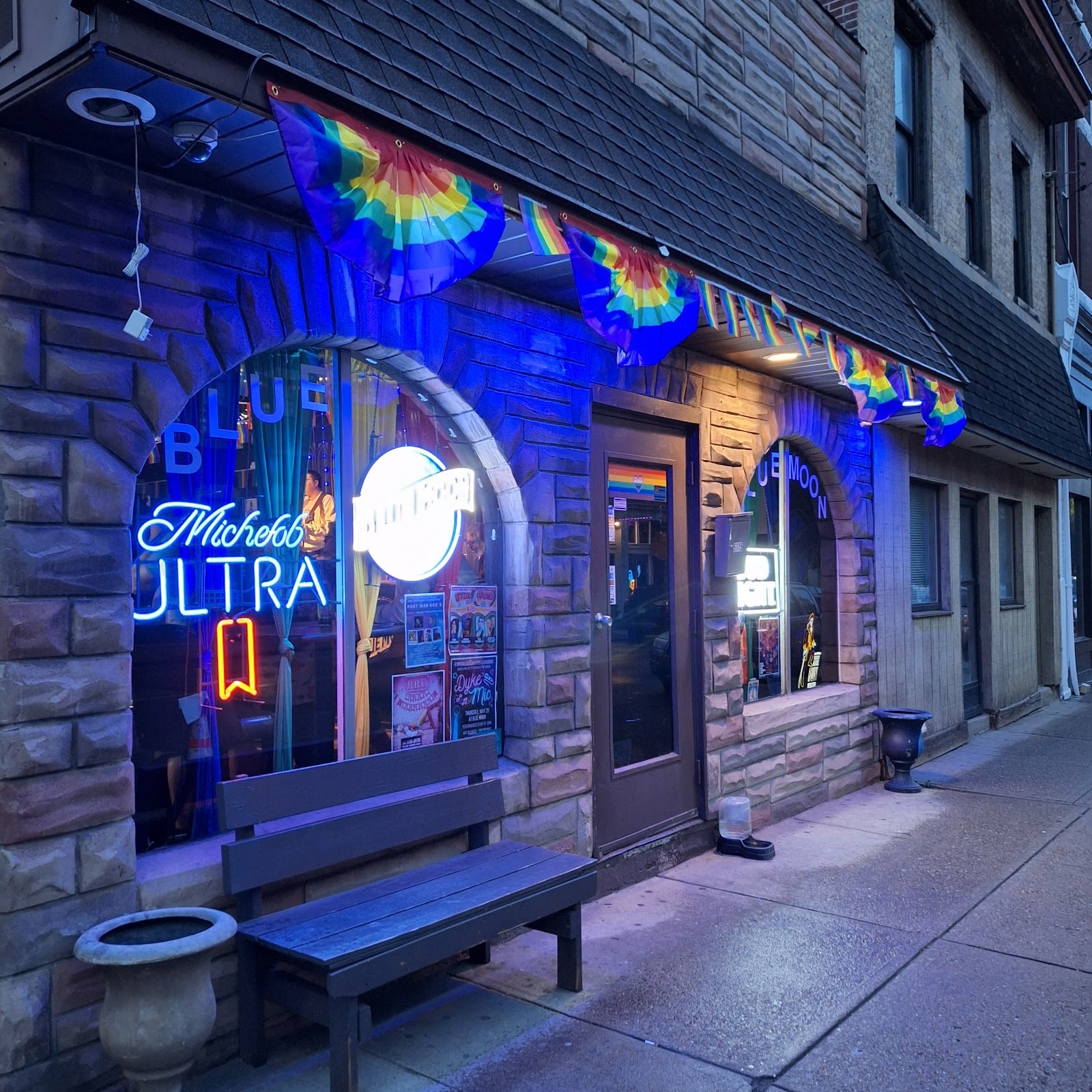 Blue Moon Bar