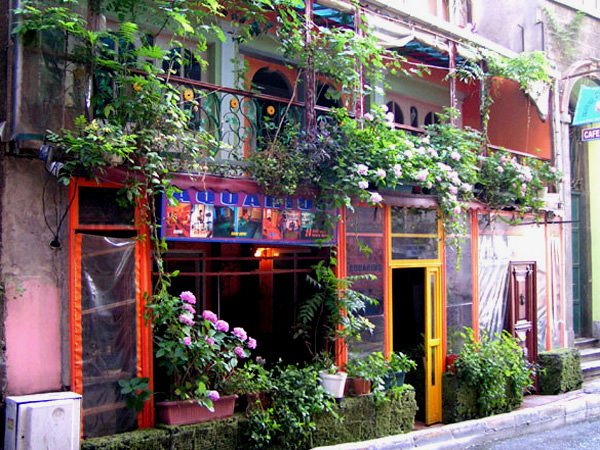 Piston's Bar Bars & Clubs – GayOut Guide